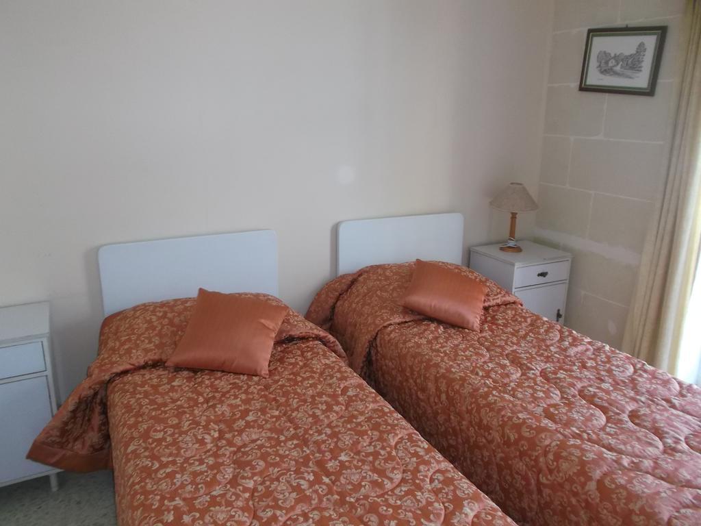 Ferienwohnung Ta' Karmni Marsalforn Zimmer foto