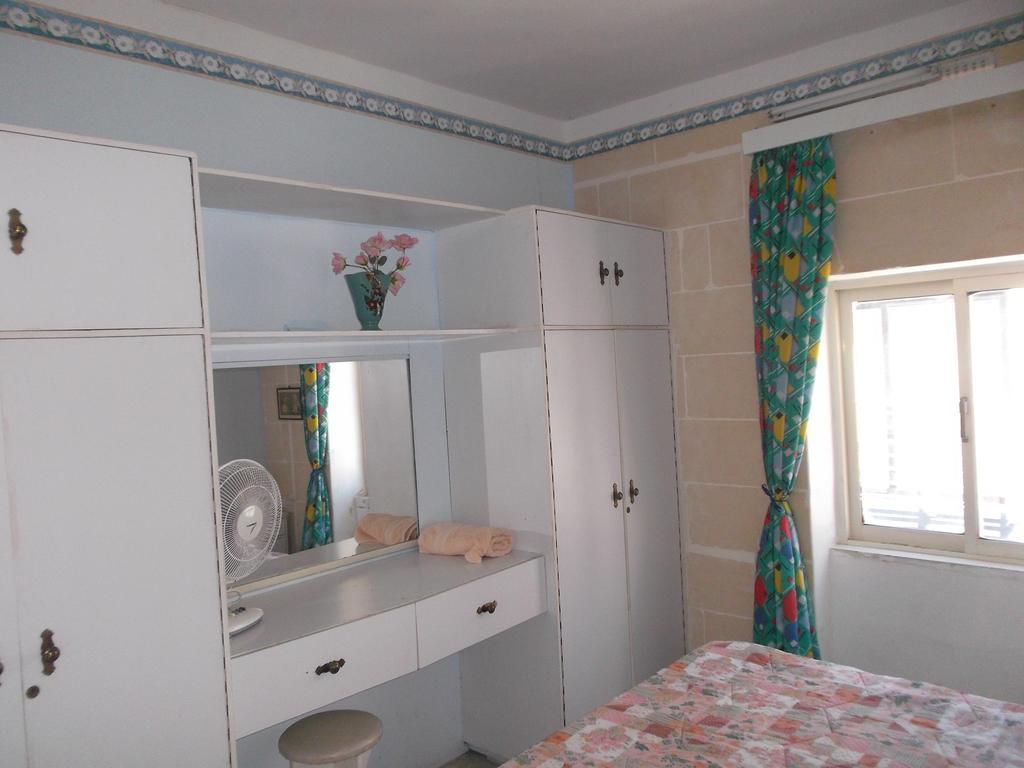 Ferienwohnung Ta' Karmni Marsalforn Zimmer foto