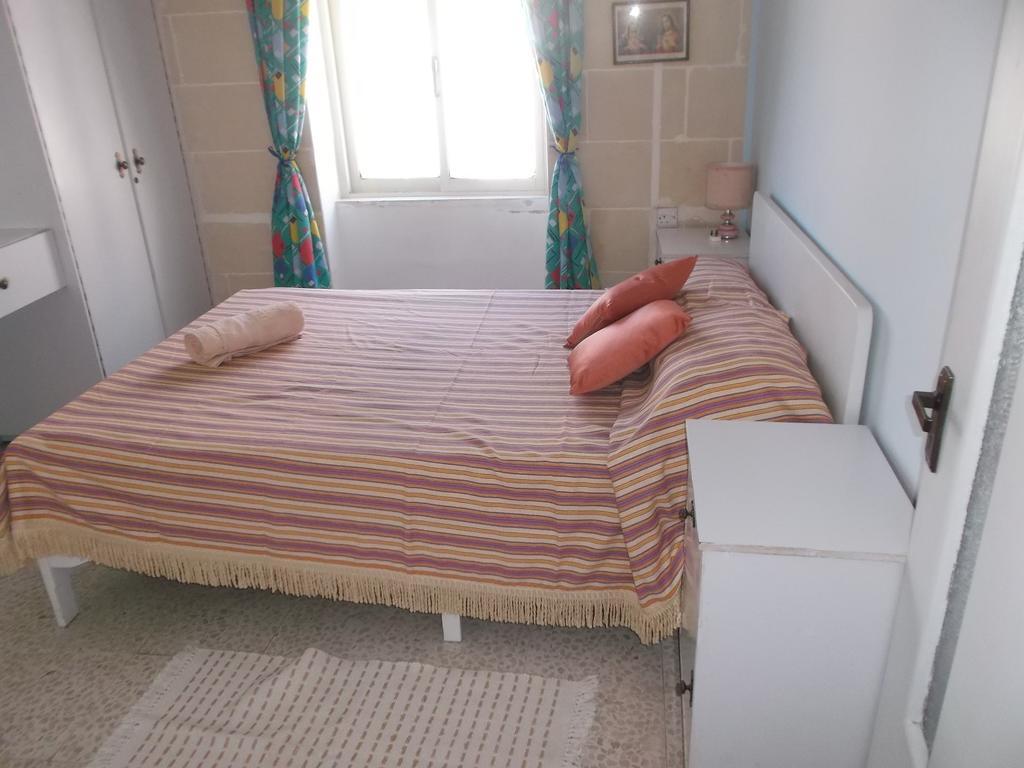 Ferienwohnung Ta' Karmni Marsalforn Zimmer foto