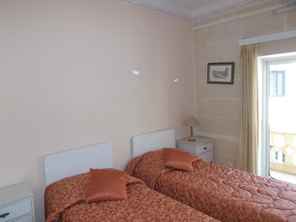 Ferienwohnung Ta' Karmni Marsalforn Zimmer foto